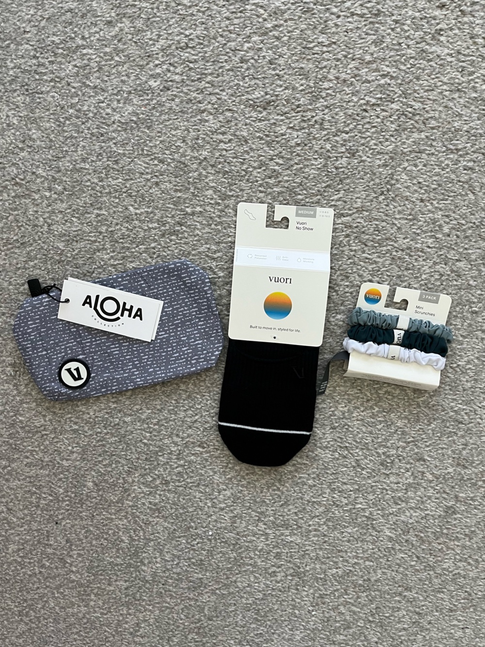 NWT Vuori Accessories Bundle No-Show Socks 8-10.5, Aloha Gray Pouch & Scrunchies